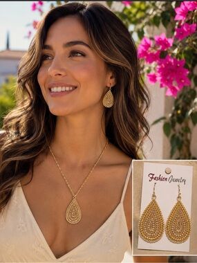 Gold/rhinestone necklace set